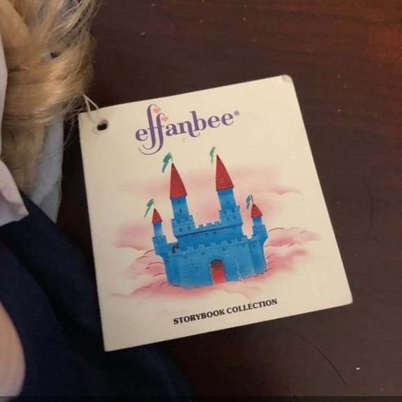 Poor Cinderella doll - Picture 6 of 12